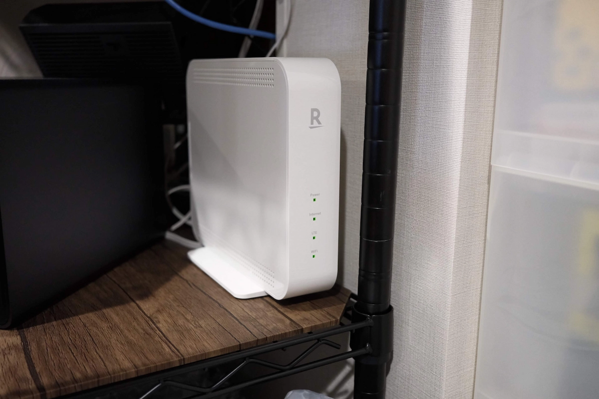 実家にRakuten Casaを設置して屋内電波を改善するイメージ