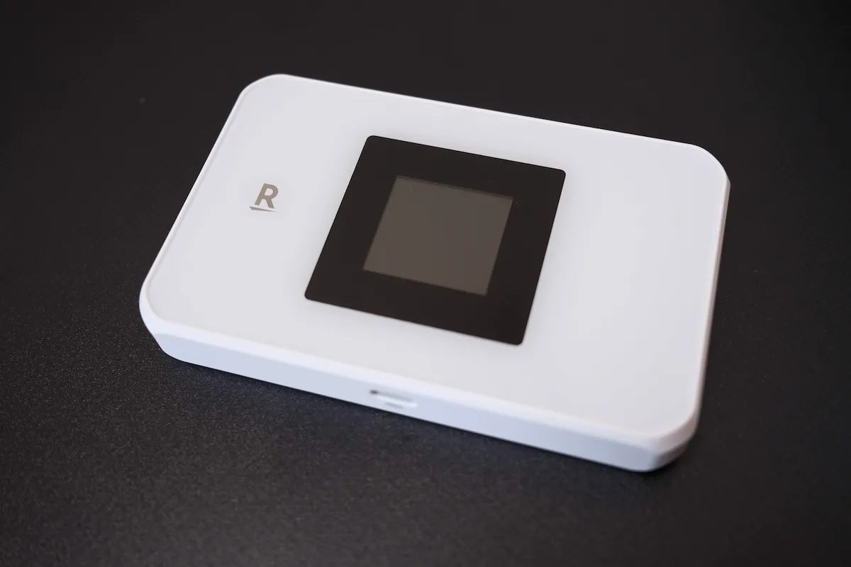 Rakuten WiFi Pocket 5G 本体正面